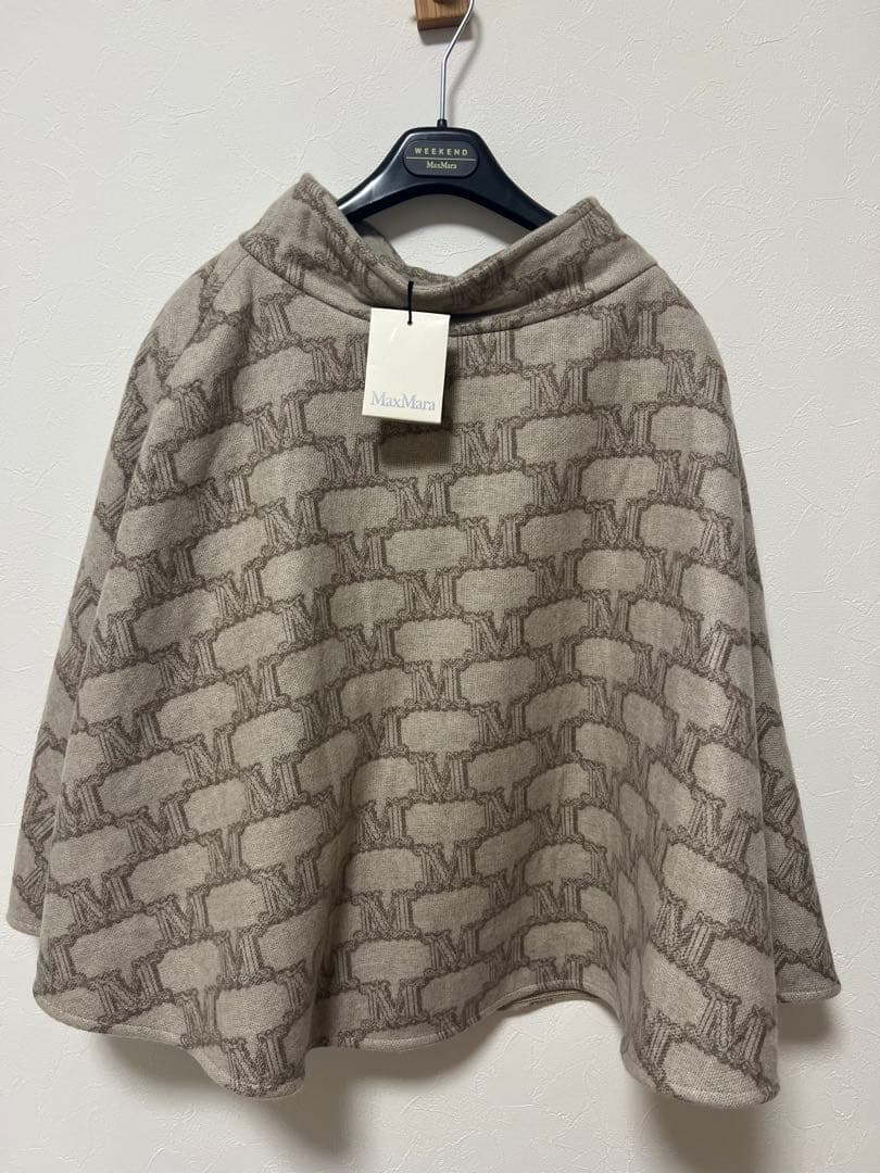新品　MaxMara ベージュ ポンチョ 04