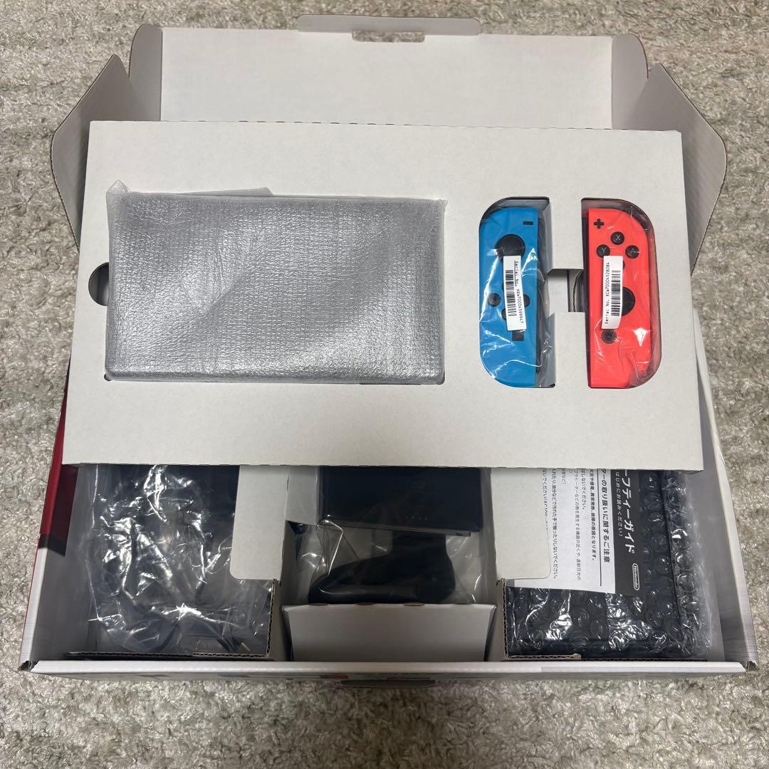 Nintendo Switch (L)ブルー/(R)レッド