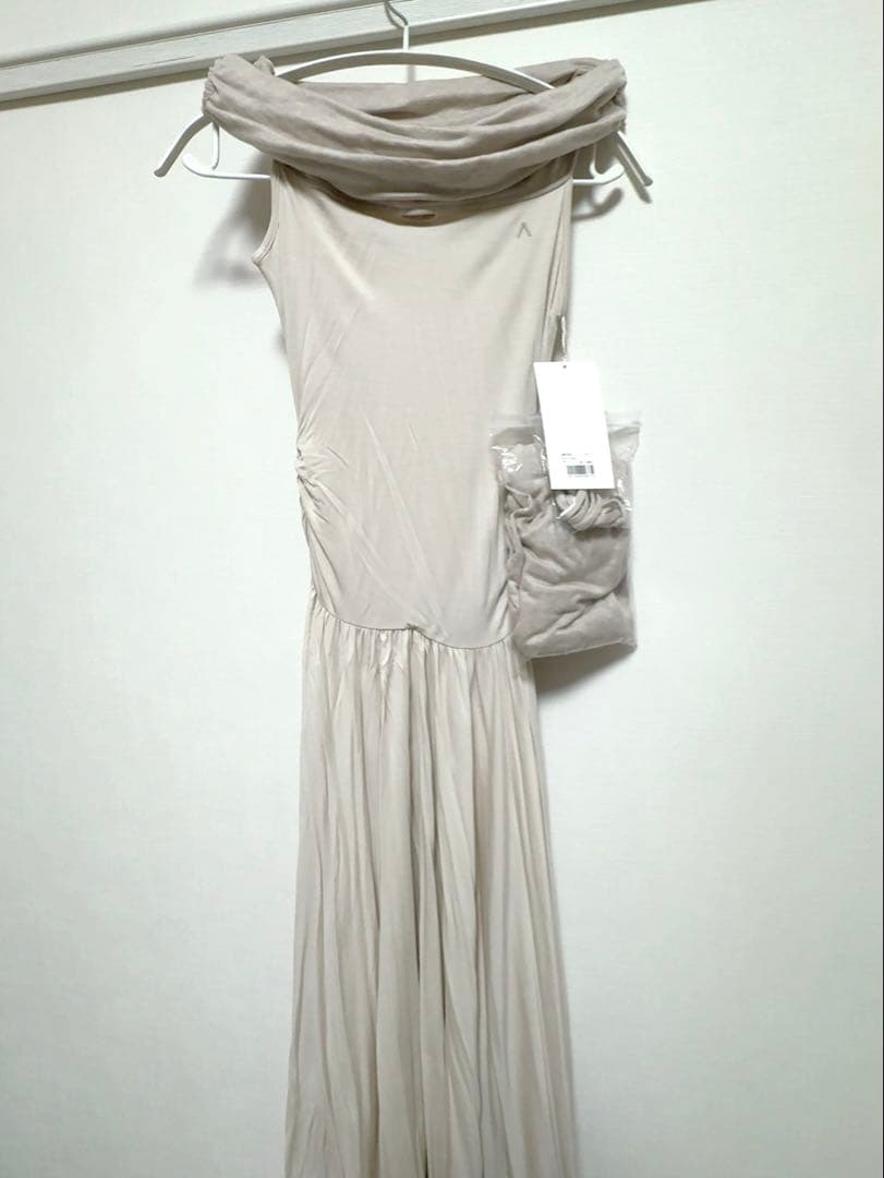 ワンピース andmary Orga offshoulder dress beige