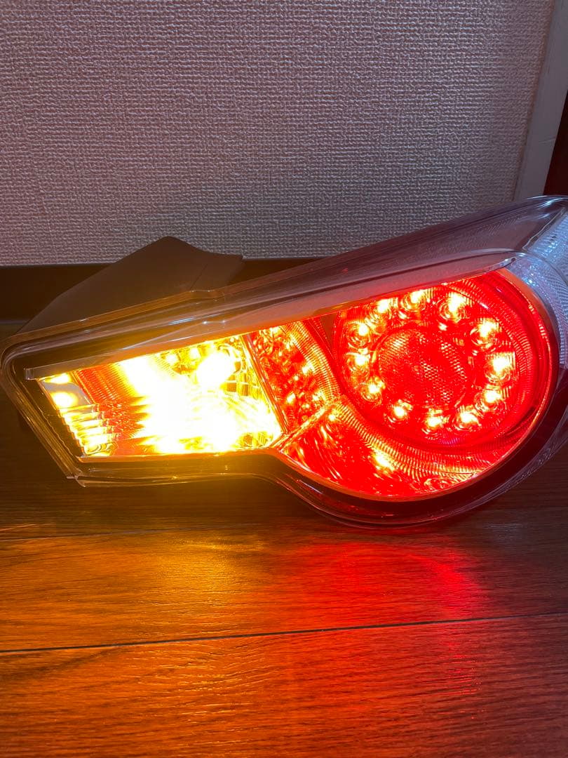 送料無料 少し訳有 ZN6 86 ZC6 BRZ 純正テール 左右セット