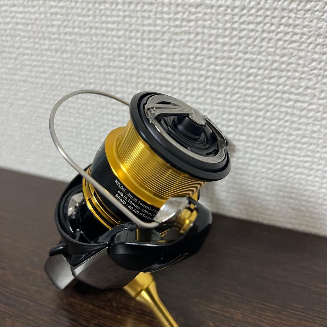 美品【DAIWA】ダイワ スピニングリール 23レガリス　LT2000S-P