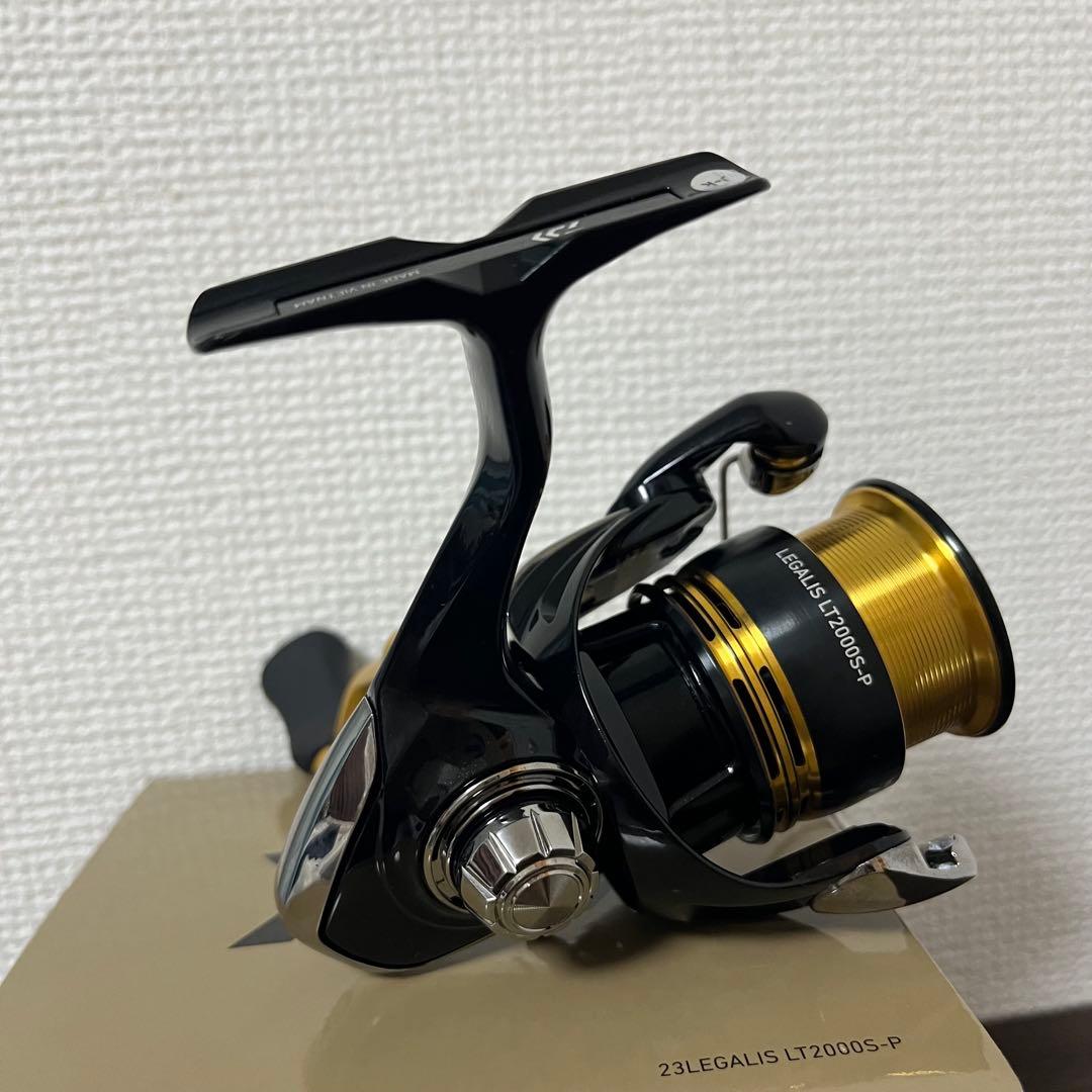 美品【DAIWA】ダイワ スピニングリール 23レガリス　LT2000S-P