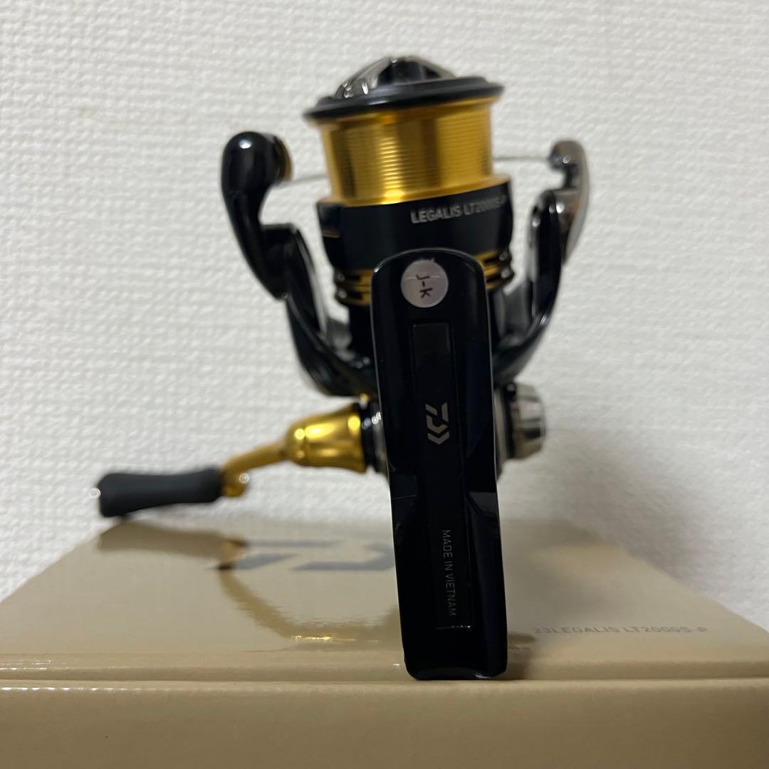 美品【DAIWA】ダイワ スピニングリール 23レガリス　LT2000S-P