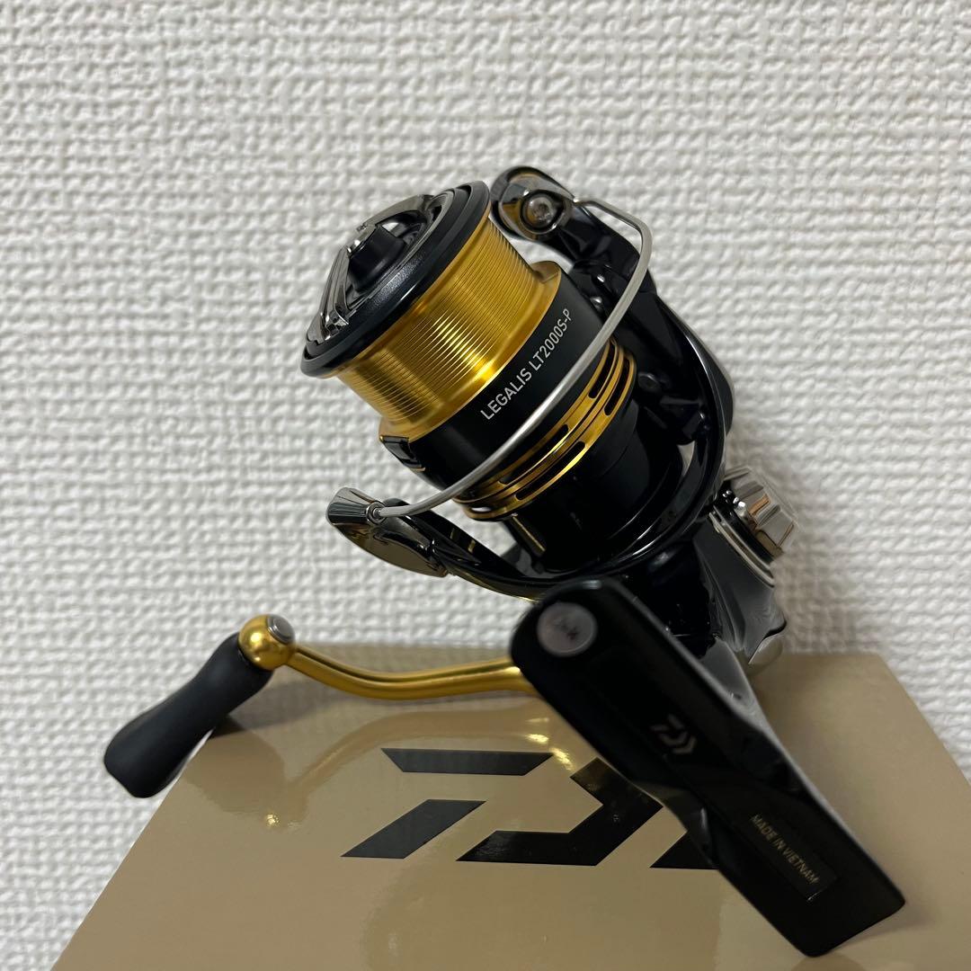 美品【DAIWA】ダイワ スピニングリール 23レガリス　LT2000S-P