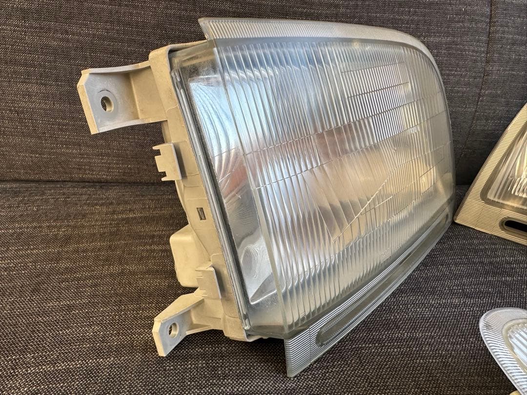 S200P ヘッドライト（左右）と方向指示器（左右）
