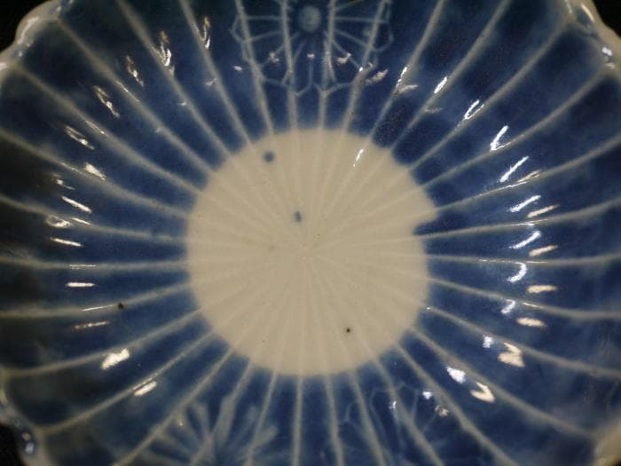 古伊万里　瑠璃釉　菊割　輪花　豆皿　径約7cm