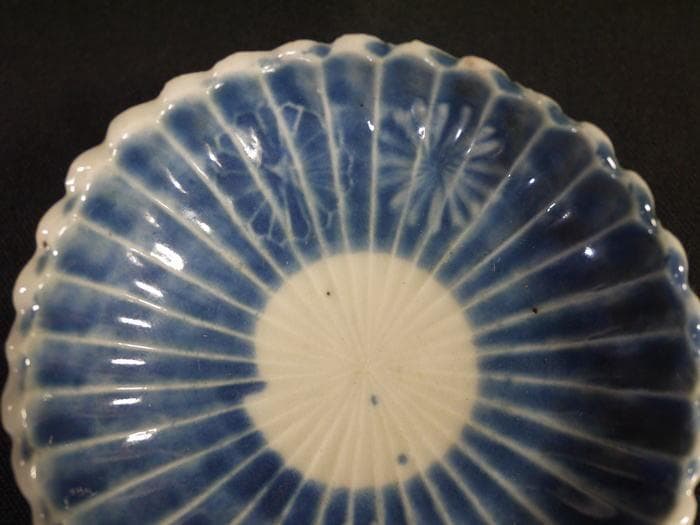 古伊万里　瑠璃釉　菊割　輪花　豆皿　径約7cm