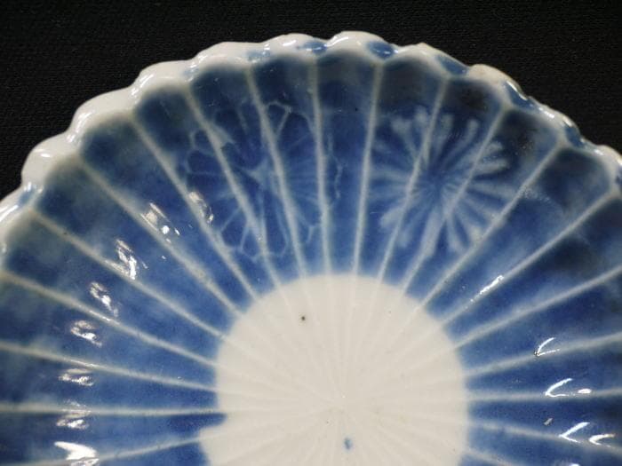 古伊万里　瑠璃釉　菊割　輪花　豆皿　径約7cm