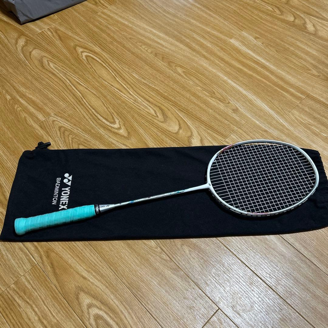 【美品】ヨネックス NANOFLARE 10BPバドミントン ラケット　4UG5