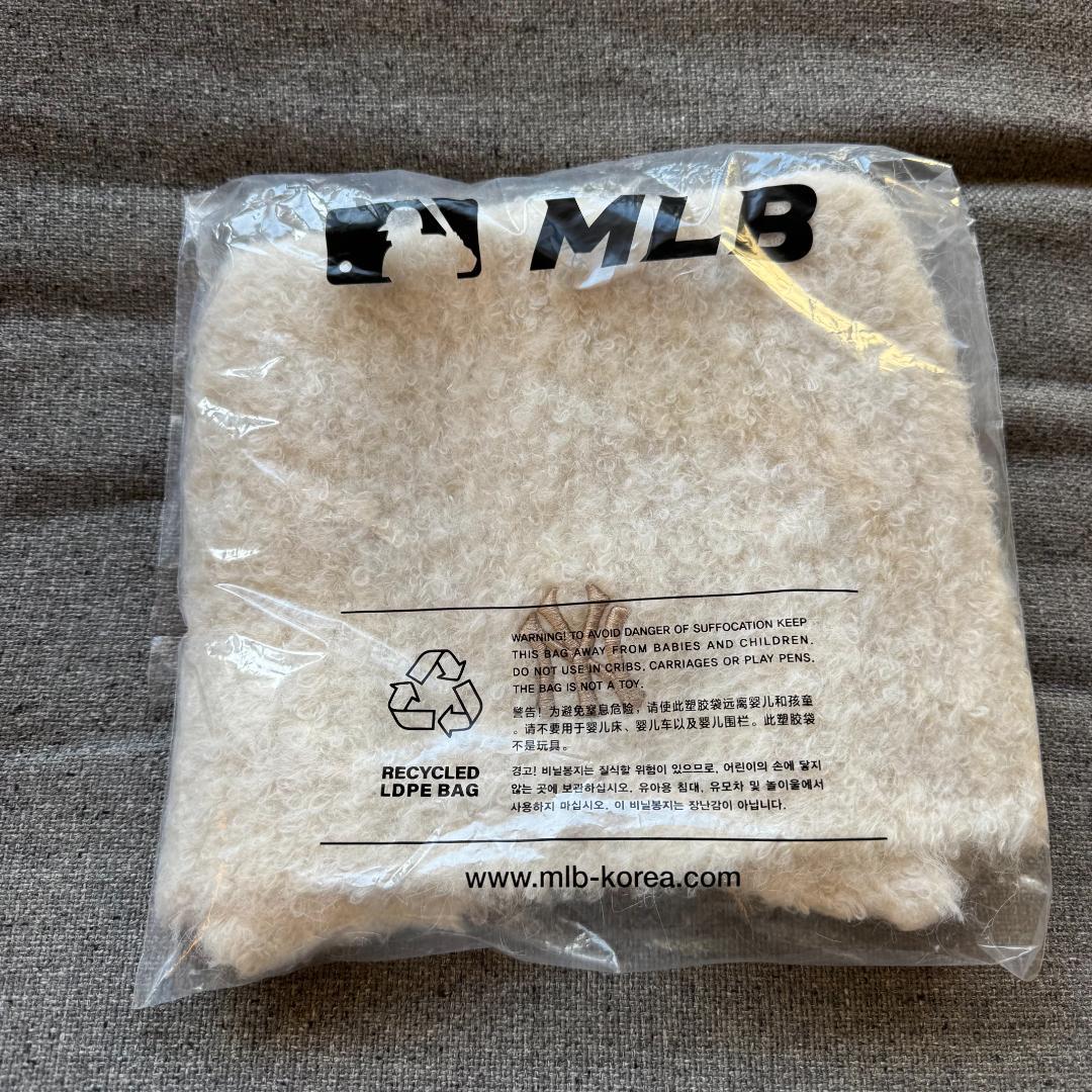 MLB ビーニー 猫耳 紐付き ホワイト ニット帽 韓国 karina