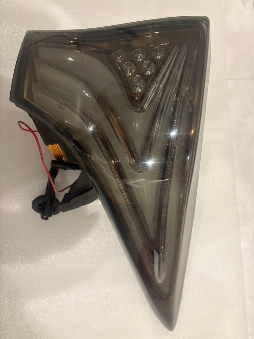 50プリウス　前期　ヴァレンティテールランプ　シーケンシャル　LEDテール