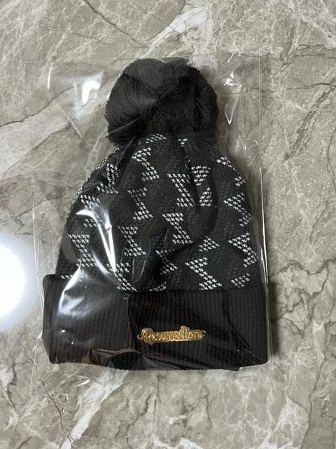 【新品】レザレクション　ポンポンニットキャップ