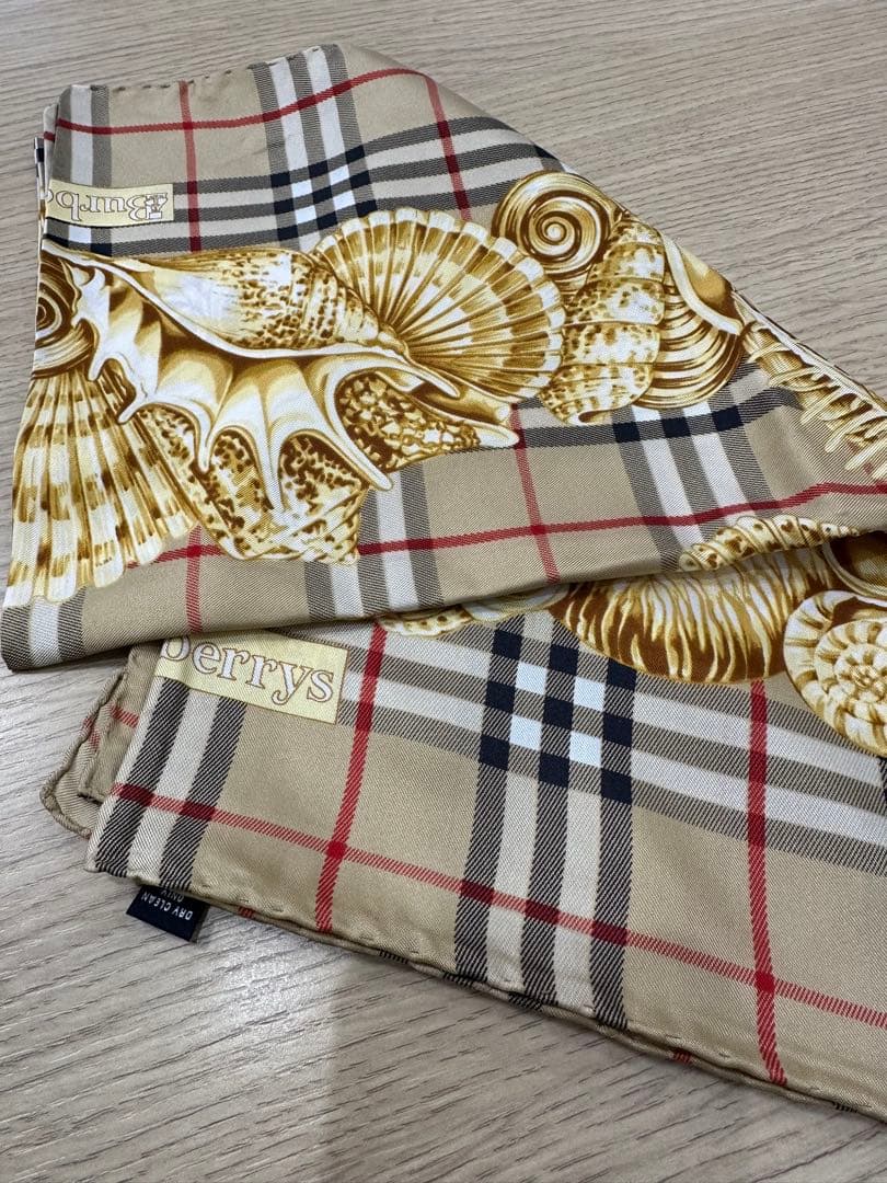 Burberrys 貝殻柄 シルクスカーフ