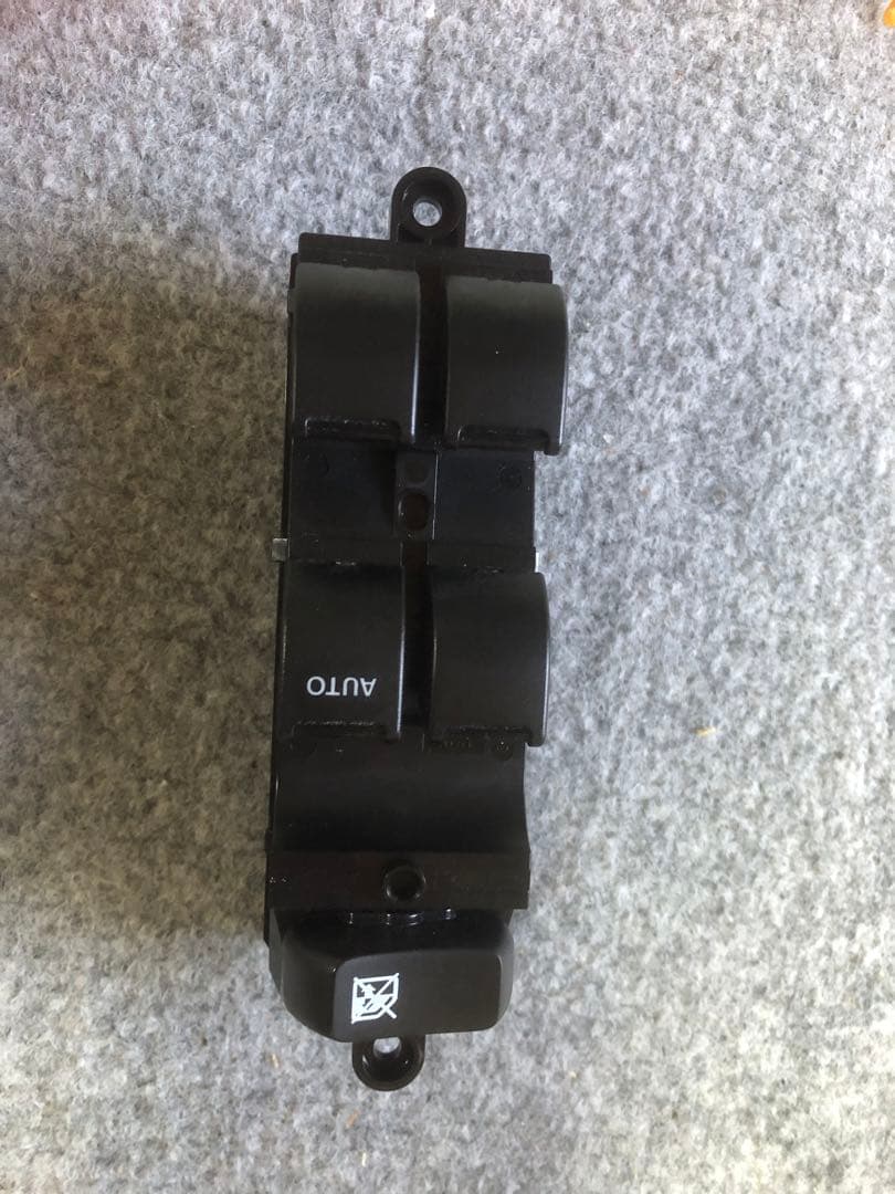 スズキ　エブリィ　DA17V DA17W パワーウインドウメインスイッチ