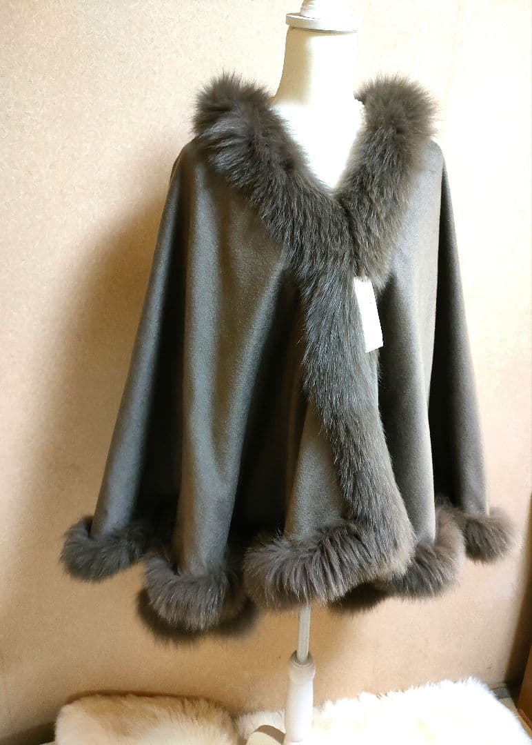 もも！カシミヤ100 フォックスファー　定価45万円　タグ付きケープコート