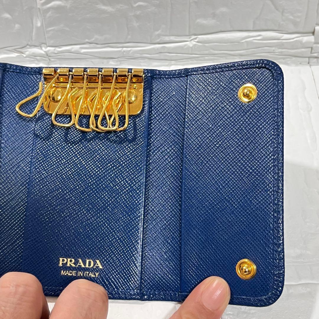 美品✨PRADA キーケース　フィオッコ　ネイビー　メタルロゴ　6連