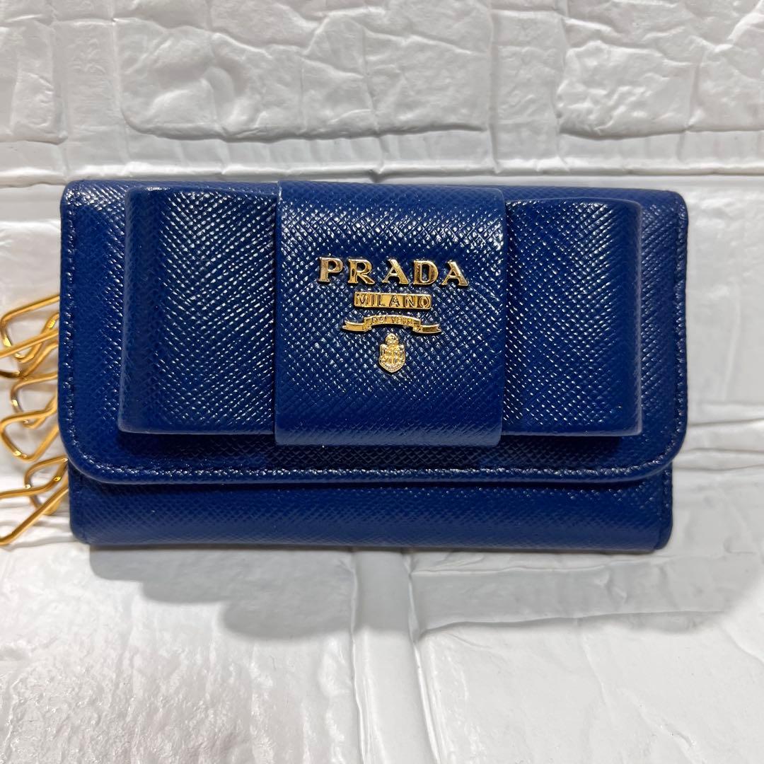 美品✨PRADA キーケース　フィオッコ　ネイビー　メタルロゴ　6連
