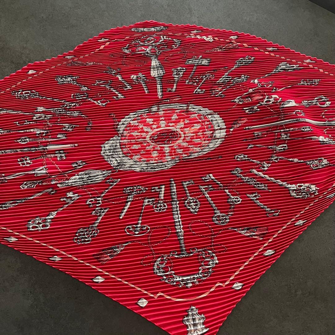 美品 エルメス プリーツスカーフ カレ レッド 鍵柄 廃盤品 箱無し