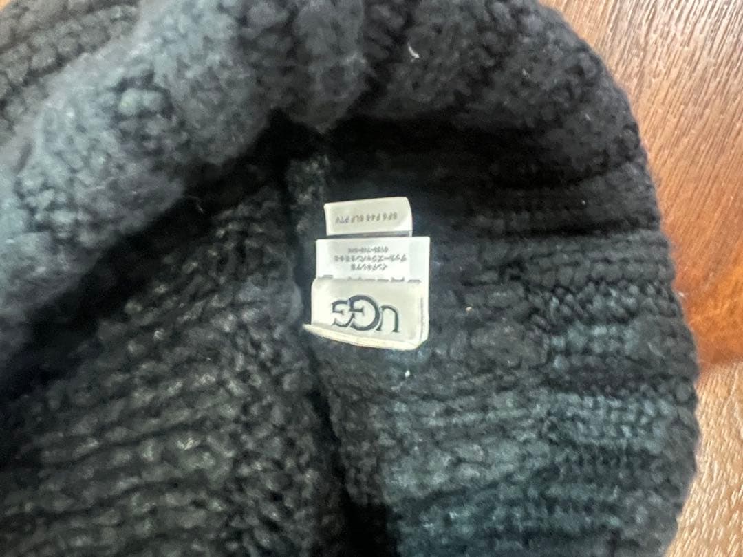 UGG ブラック ケーブル編み ニット帽