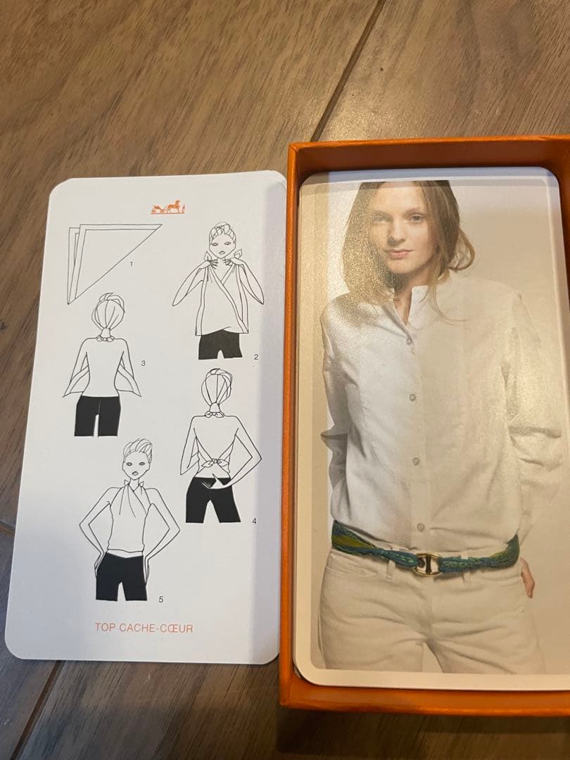 Hermès エルメス カレ90 アリスシャーリー　スカーフ