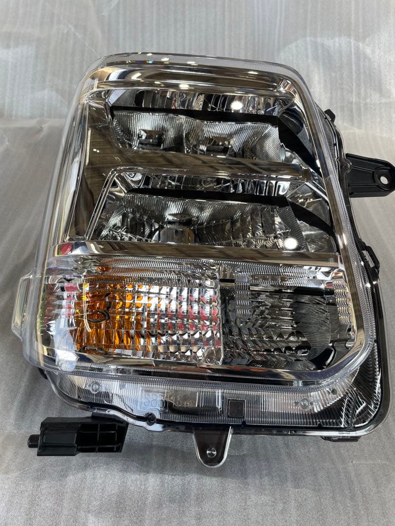 櫻*井様 スズキ 新車外し エブリィバン 純正右ヘッドライト 美品