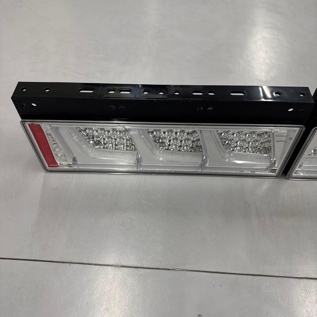 小糸製作所トラック用オールLEDリアコンビネーションランプ3連タイプ