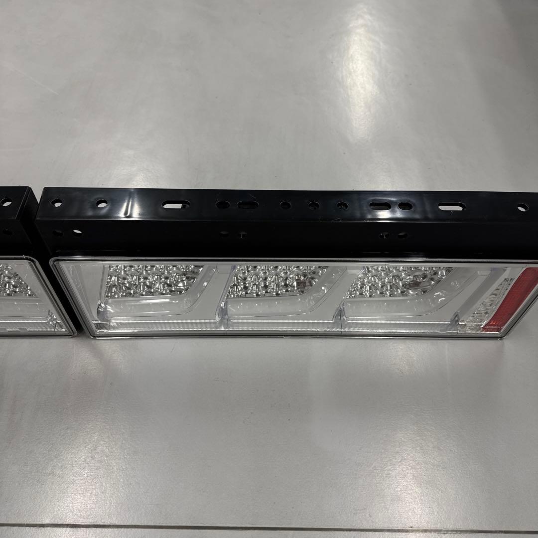 小糸製作所トラック用オールLEDリアコンビネーションランプ3連タイプ