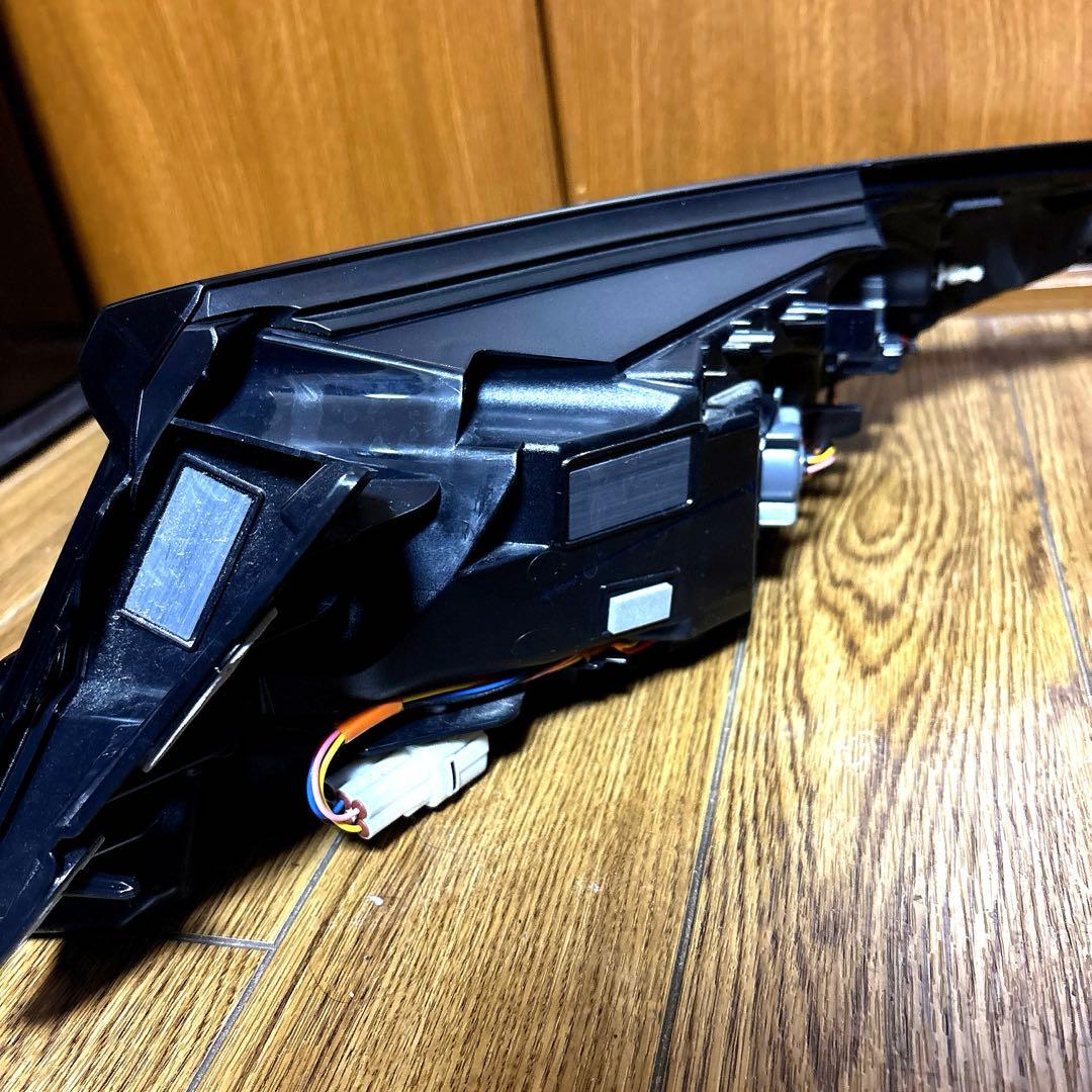 R5年ZN8 GR86純正テールレンズ左右【新車外し】BRZ ZD8流用可