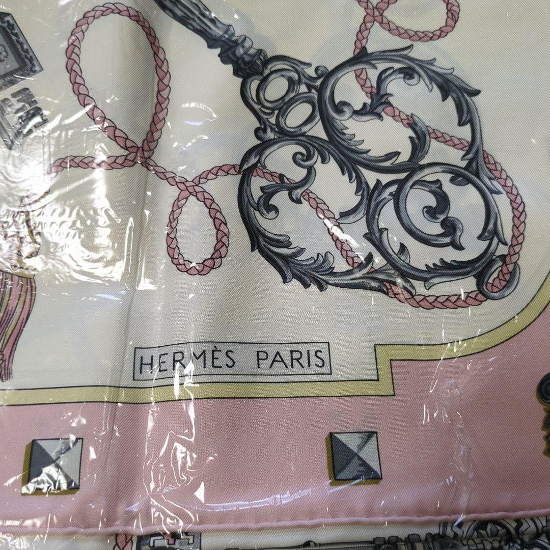 シナモン画面です。HERMÈS 鍵モチーフ スカーフ 78×78