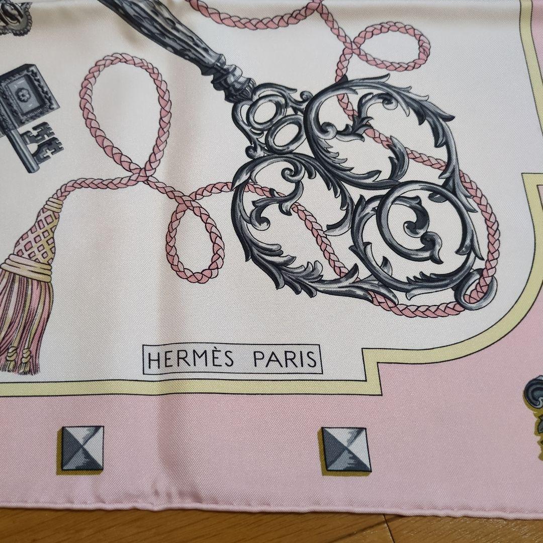 シナモン画面です。HERMÈS 鍵モチーフ スカーフ 78×78