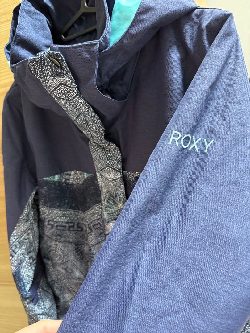 スノーボードウェア ジャケット（ROXY）パンツ(MARVEL)セットおまけつき