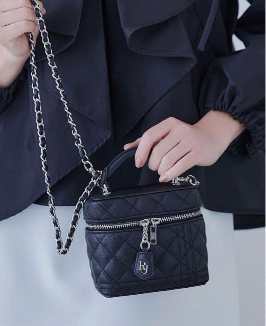 Riu バニティバッグ Quilting vanity bag black
