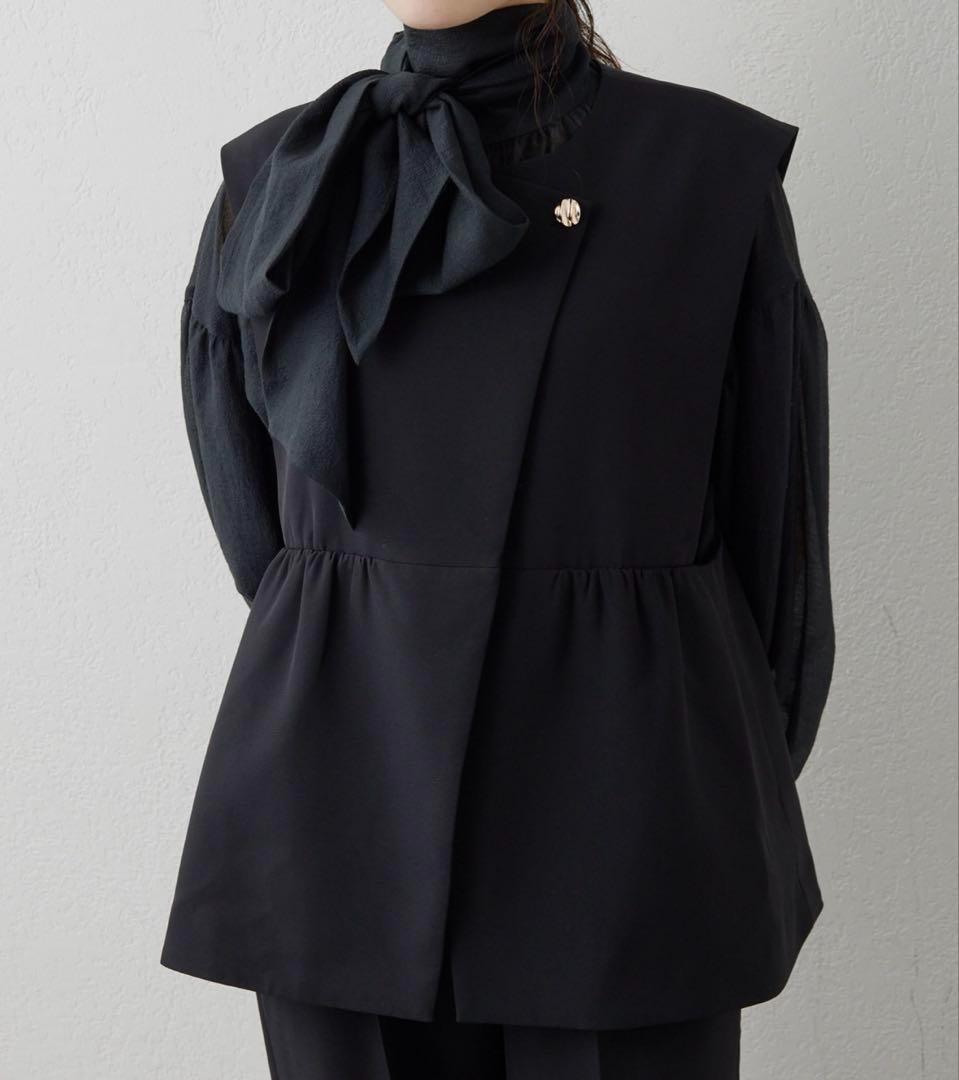 新品୨୧24 ウィムガゼットTHE PAUSE ペプラムジレ　ブラック