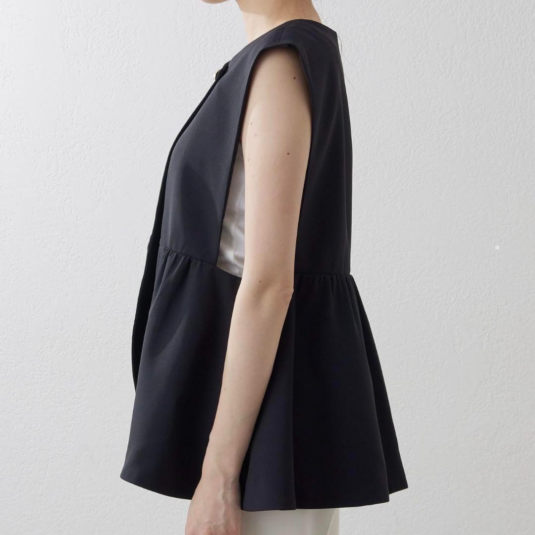 新品୨୧24 ウィムガゼットTHE PAUSE ペプラムジレ　ブラック