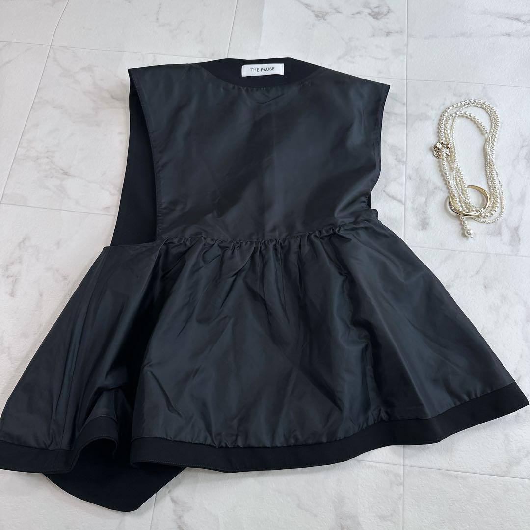 新品୨୧24 ウィムガゼットTHE PAUSE ペプラムジレ　ブラック