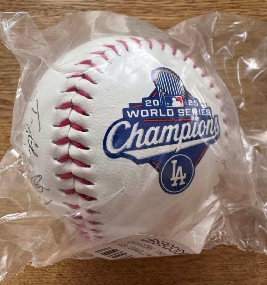 ドジャース　ワールドチャンピオン　ボール　全選手サイン入り　米国購入　新品