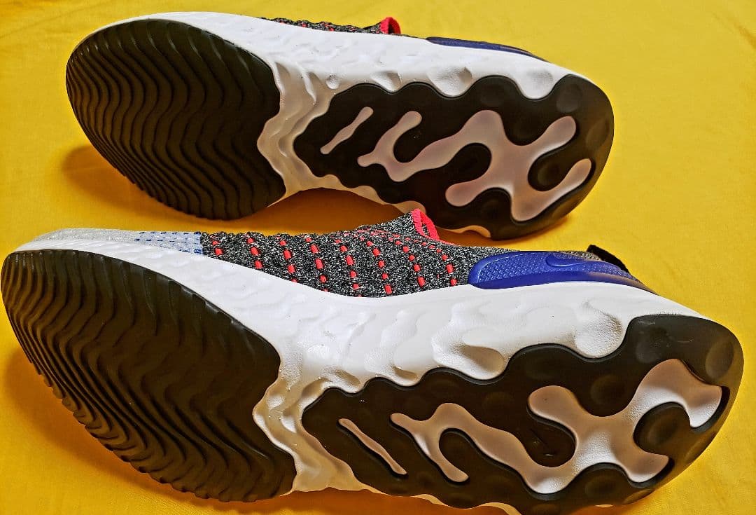 ナイキ NIKE エピックリアクトファントムフライニット　ランニングシューズ