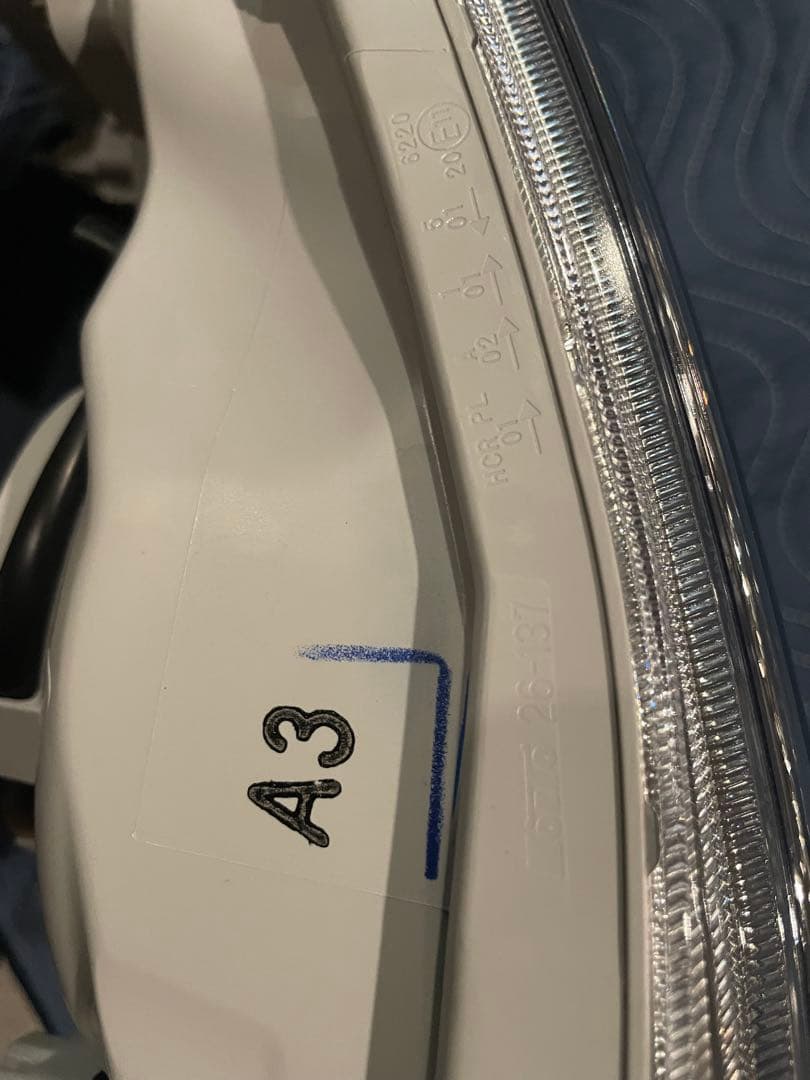 ハイエース200系 純正LEDヘッドライト左右