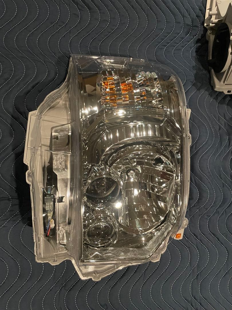 ハイエース200系 純正LEDヘッドライト左右