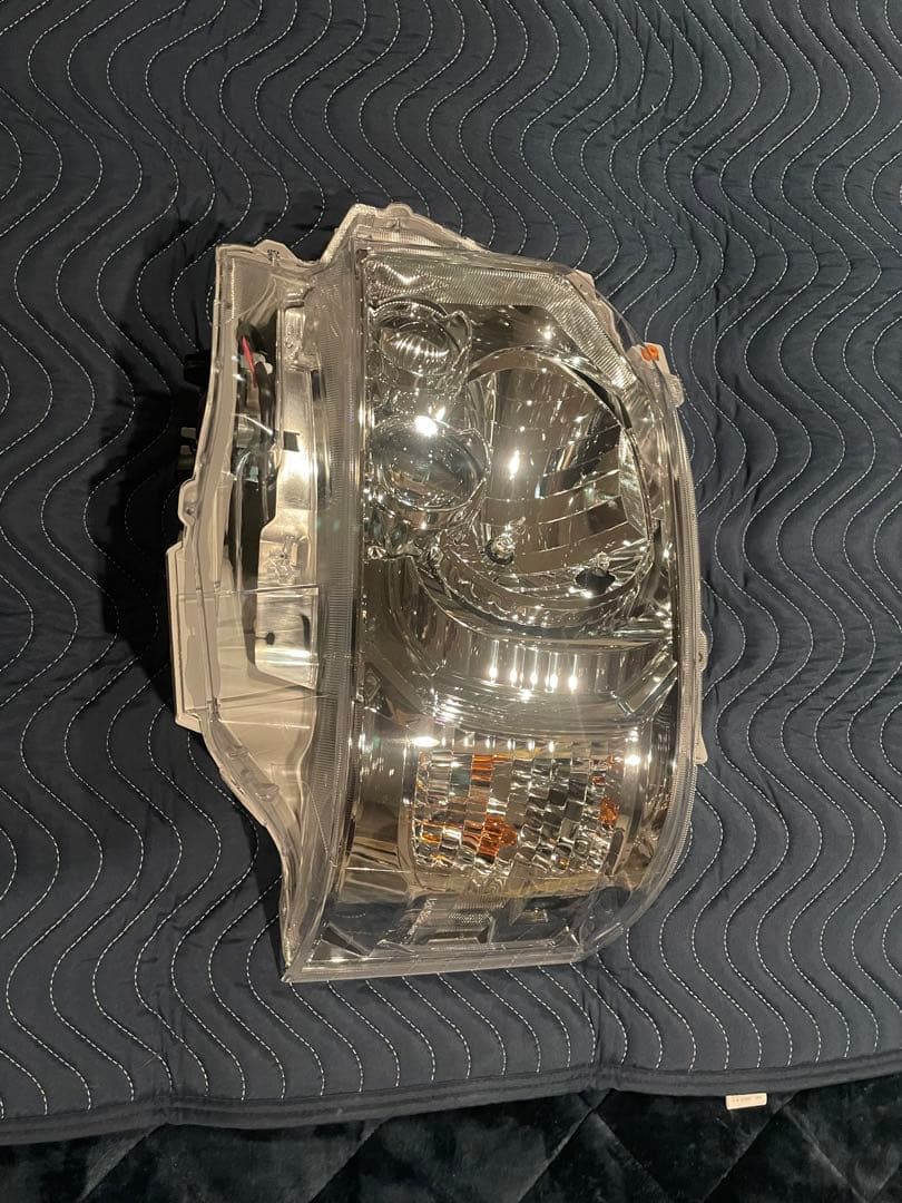 ハイエース200系 純正LEDヘッドライト左右