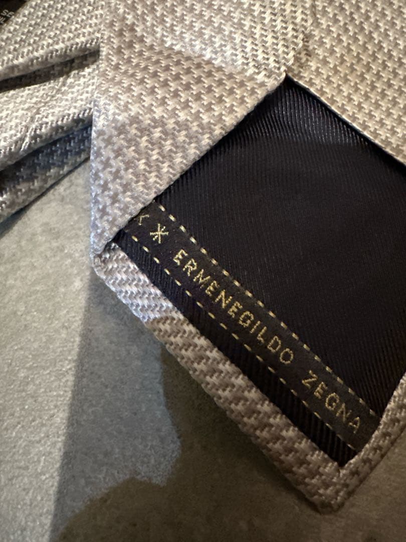 Ermenegildo Zegna シルク シルバー　ホワイト　ネクタイ