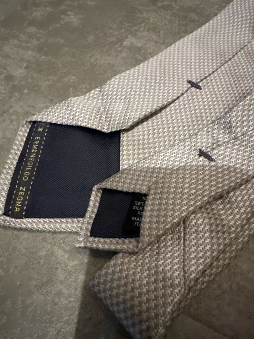 Ermenegildo Zegna シルク シルバー　ホワイト　ネクタイ