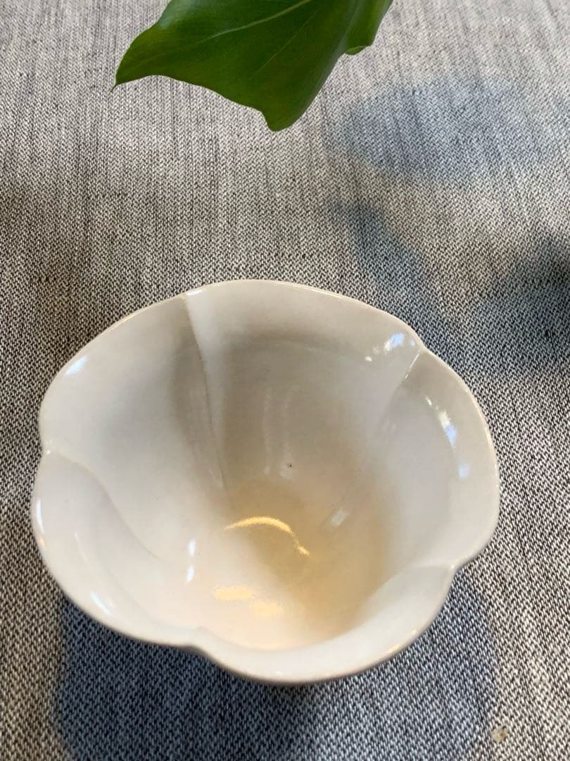 安藤雅信　朝顔型　小鉢　乳白艶釉