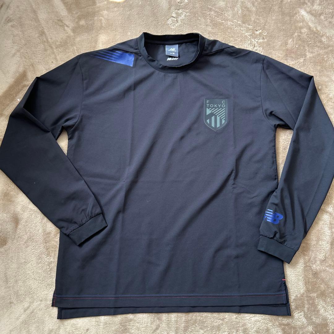 FC東京×ニューバランス2025 ブラックアウトTシャツ　ウーブンショーツ