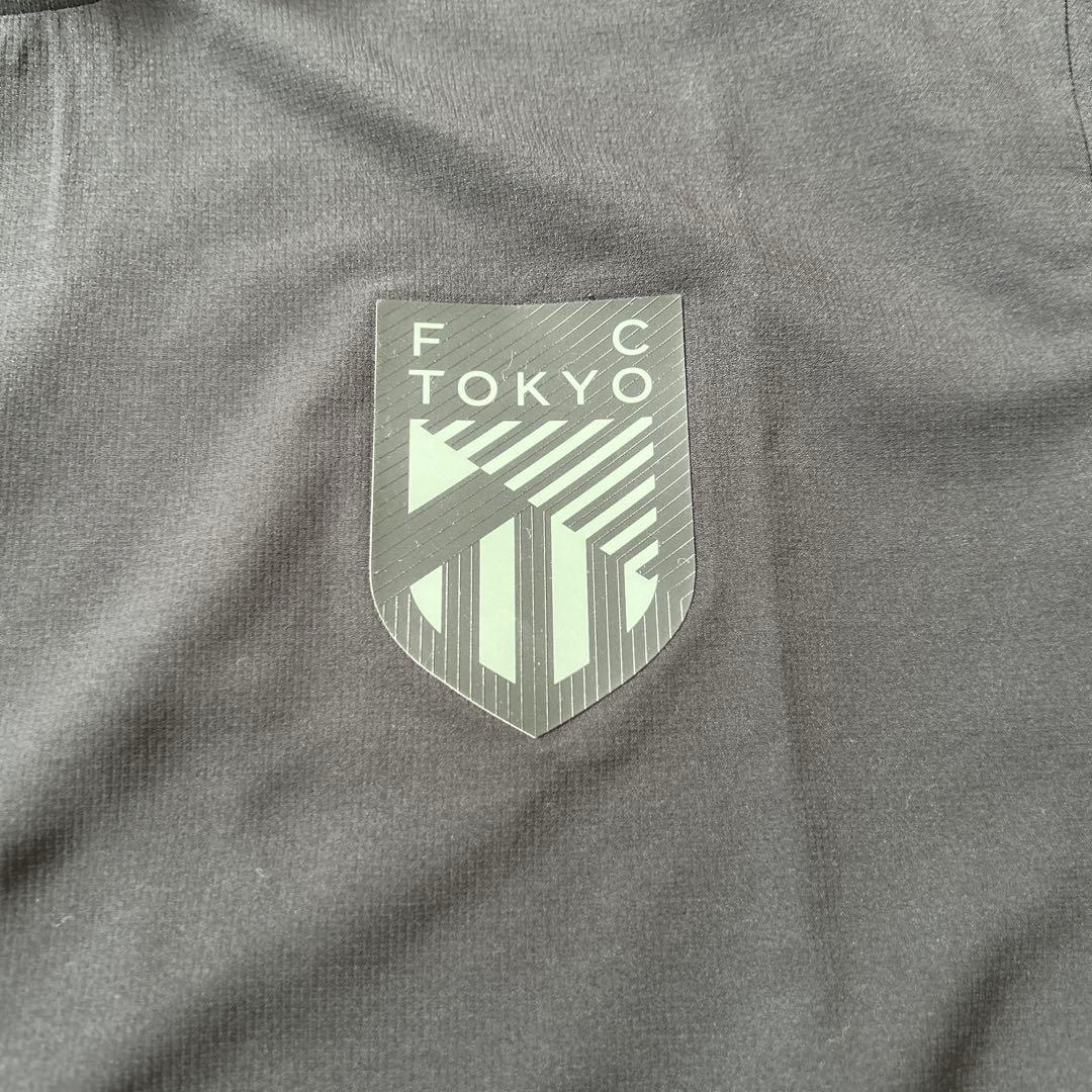 FC東京×ニューバランス2025 ブラックアウトTシャツ　ウーブンショーツ