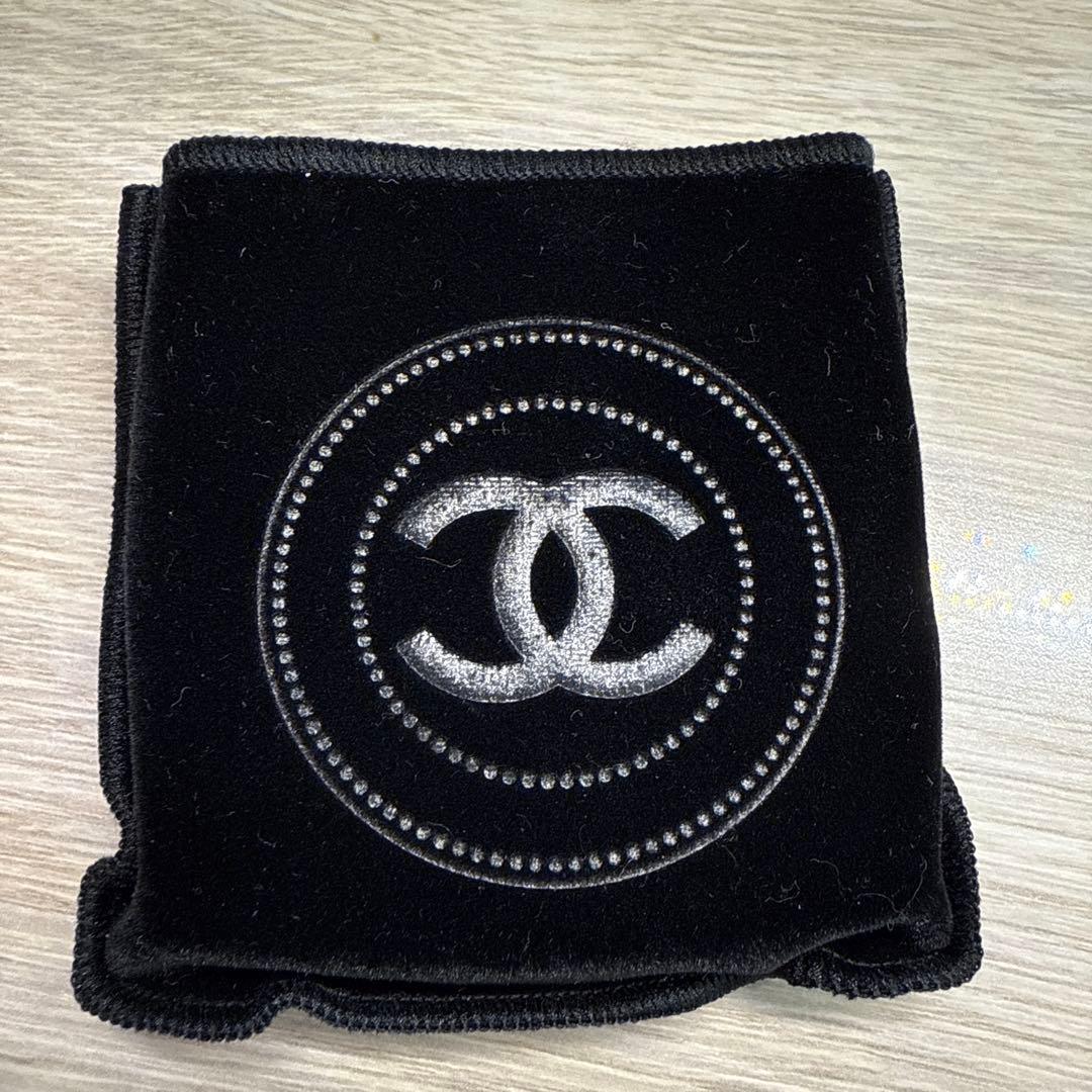 CHANEL レキャトル　アイシャド239 ボタン バロック