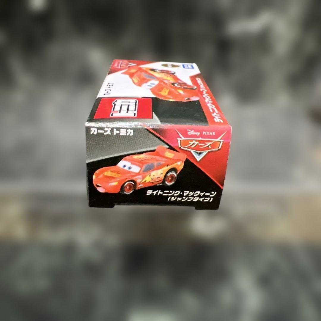 極レア新品　カーズ　トミカ　ライトニング・マックィーン　ジャンプタイプ