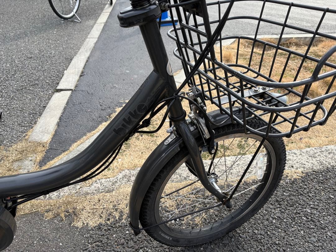 中古20㌅ブリヂストンビッケ電動アシスト自転車　8.7Ah 大阪　064