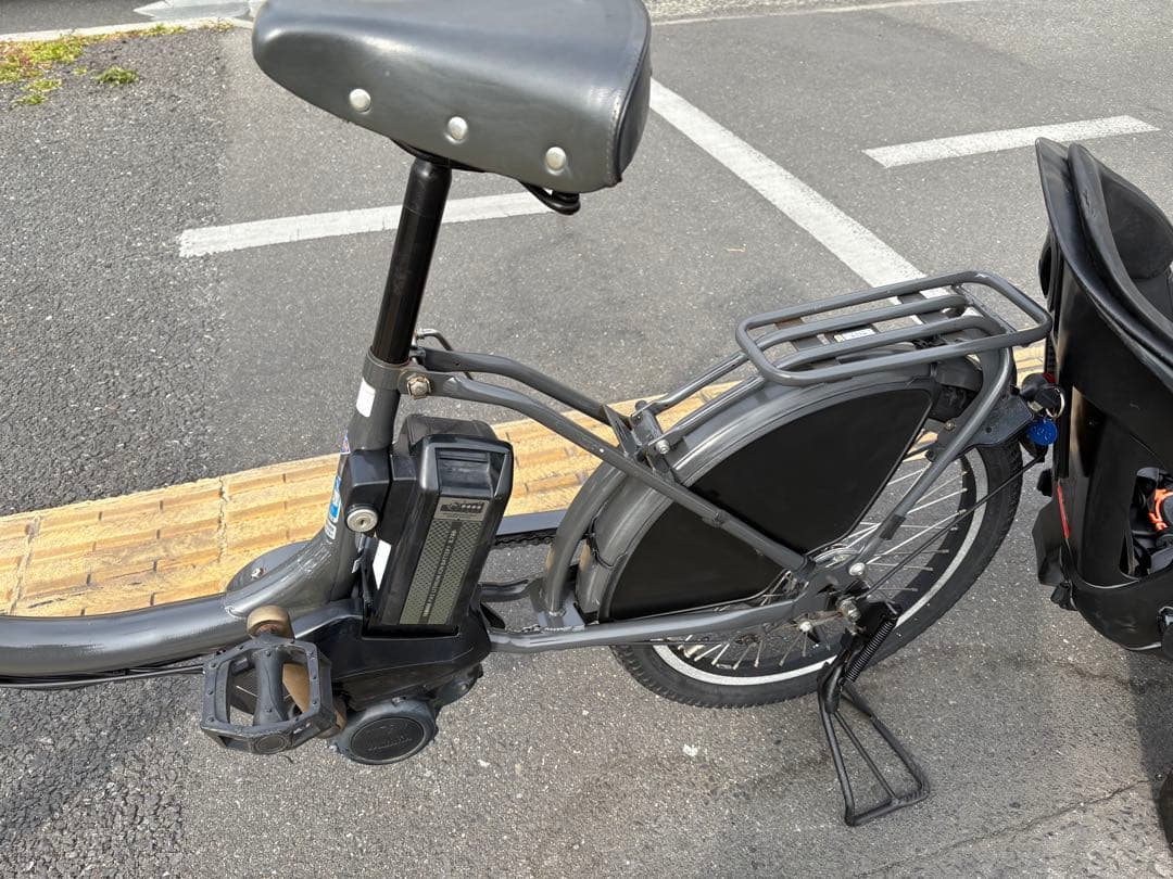 中古20㌅ブリヂストンビッケ電動アシスト自転車　8.7Ah 大阪　064