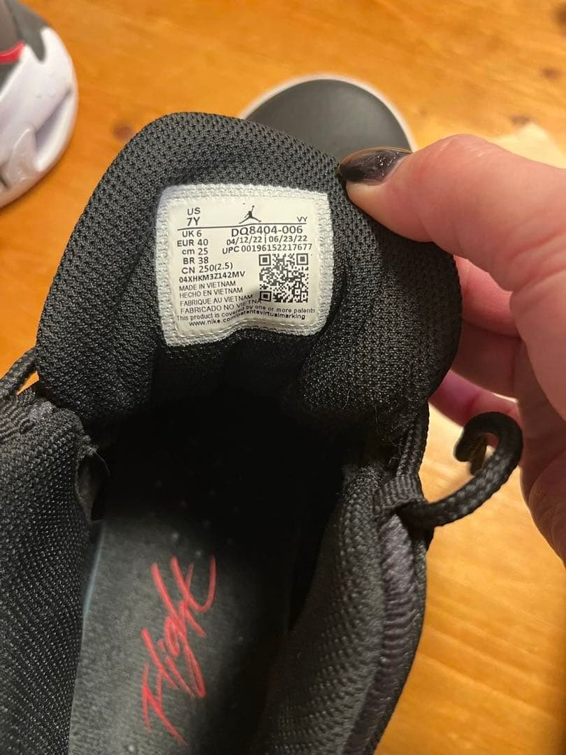 NIKEナイキ JORDAN MAX AURA 4 GS ジョーダン マックス